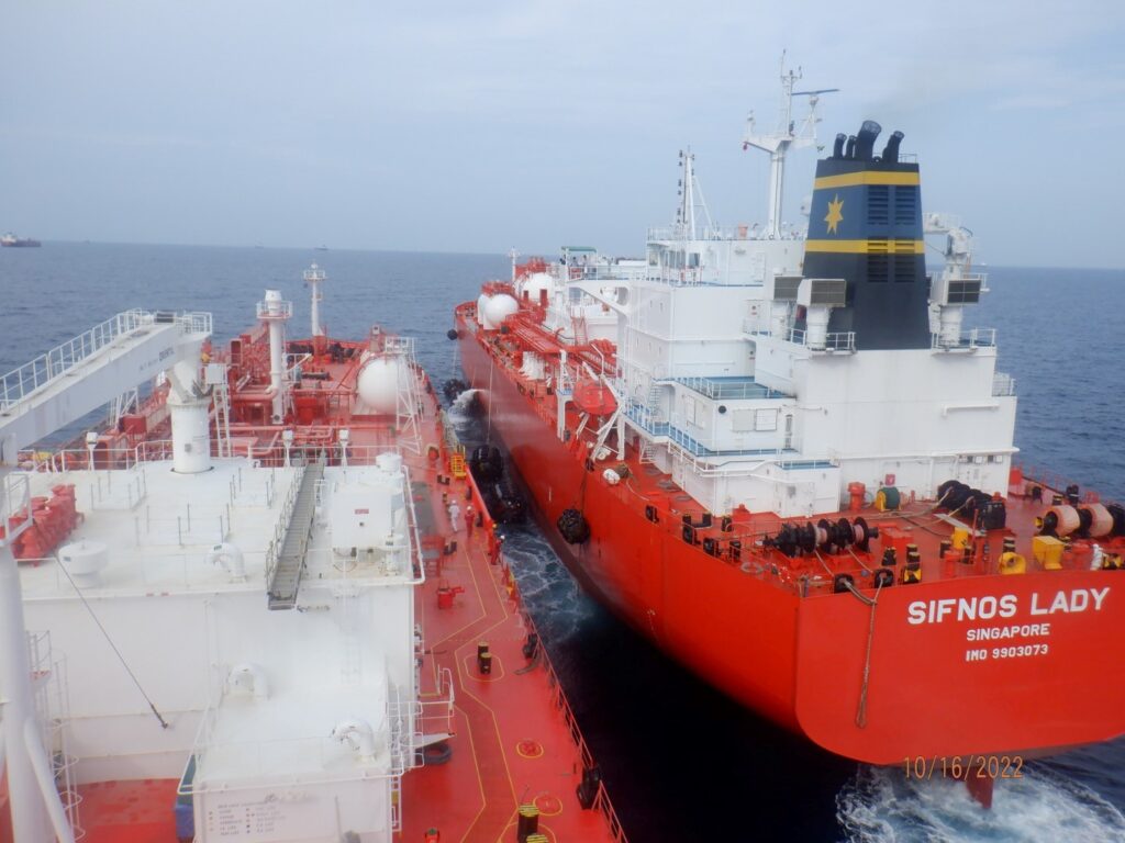 STS Between Sifnos Lady and Eagle Ford Lady